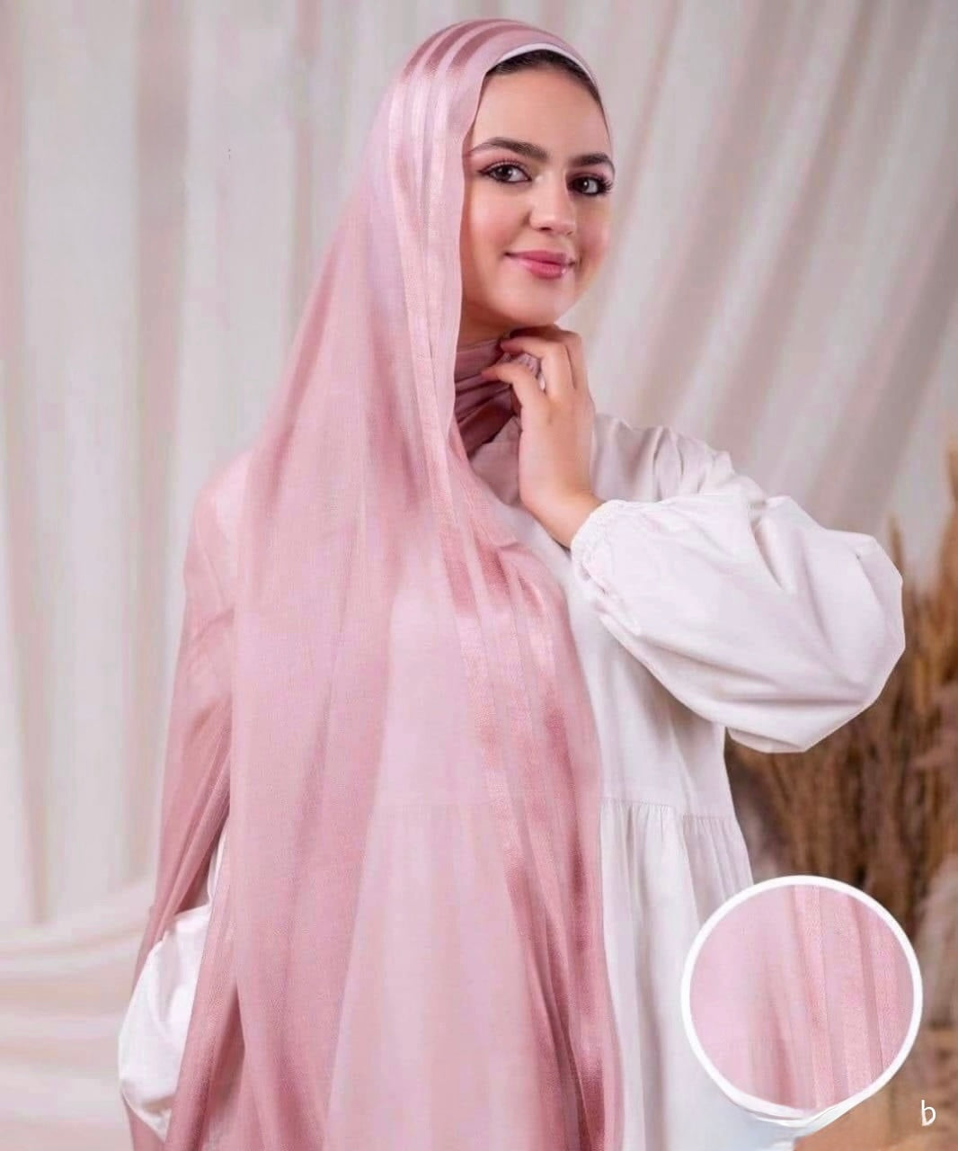 Model hijab with unique silk line