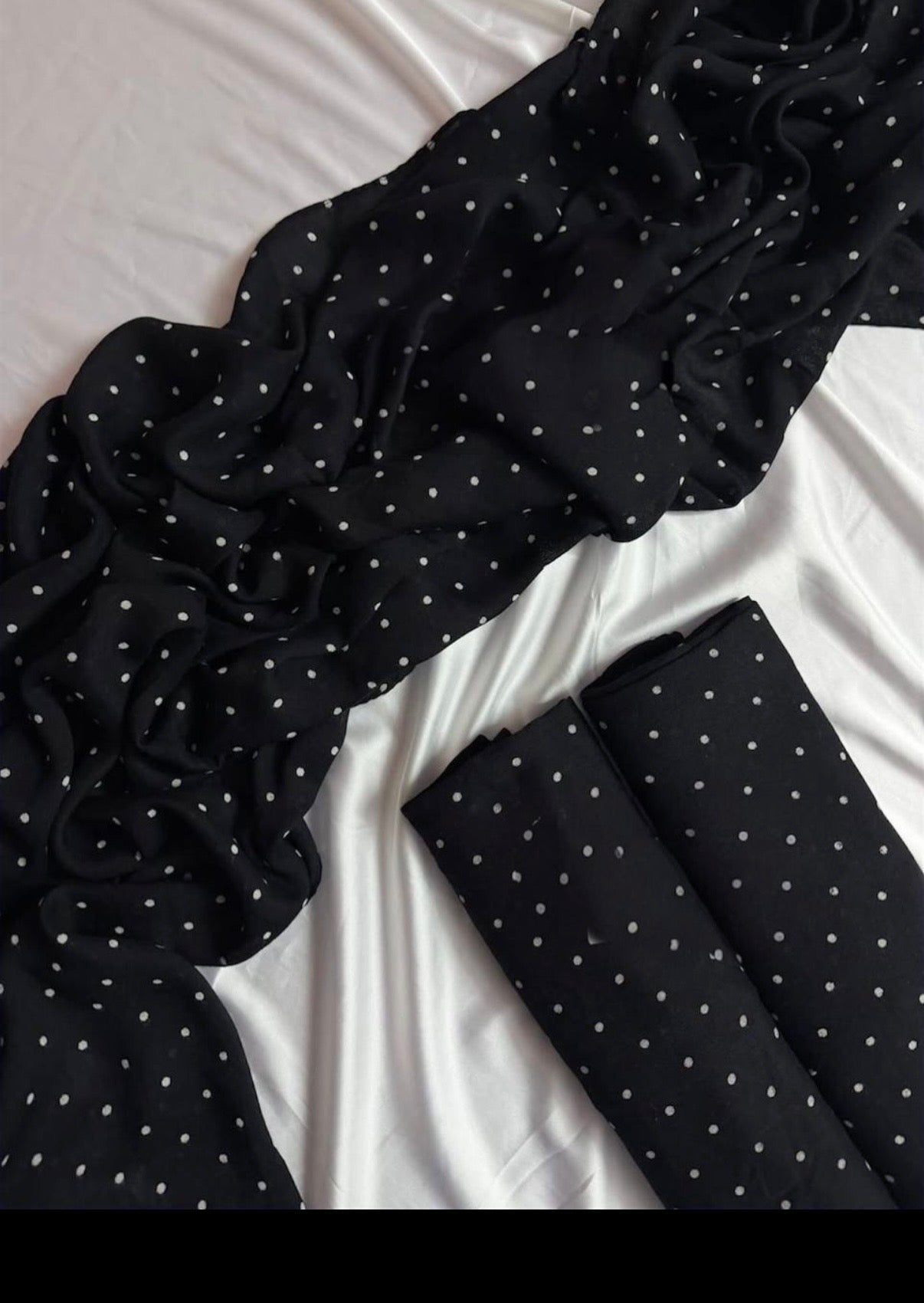polka dots model hijab
