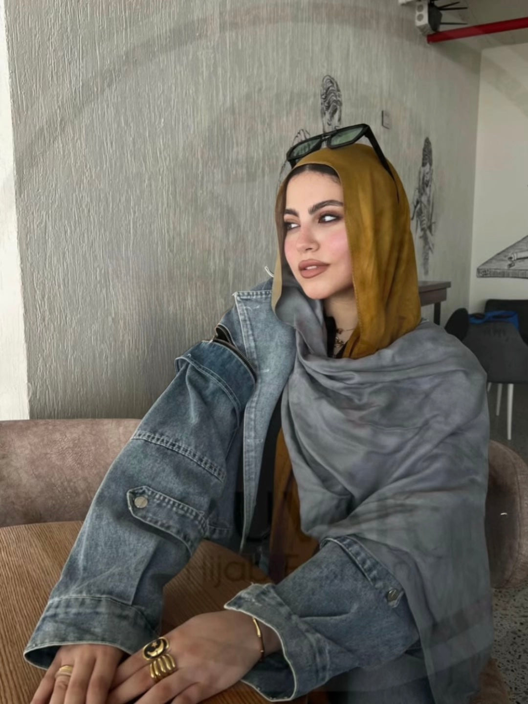 Model hijab