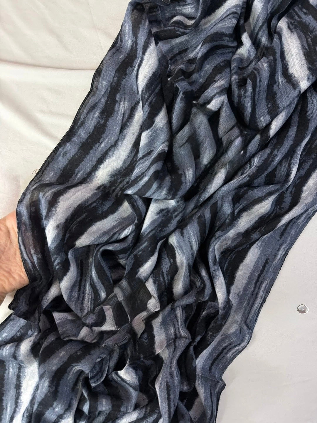 Charcoal Wave model hijab