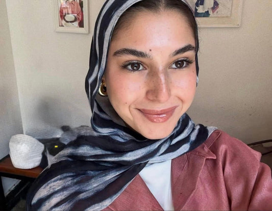 Charcoal Wave model hijab