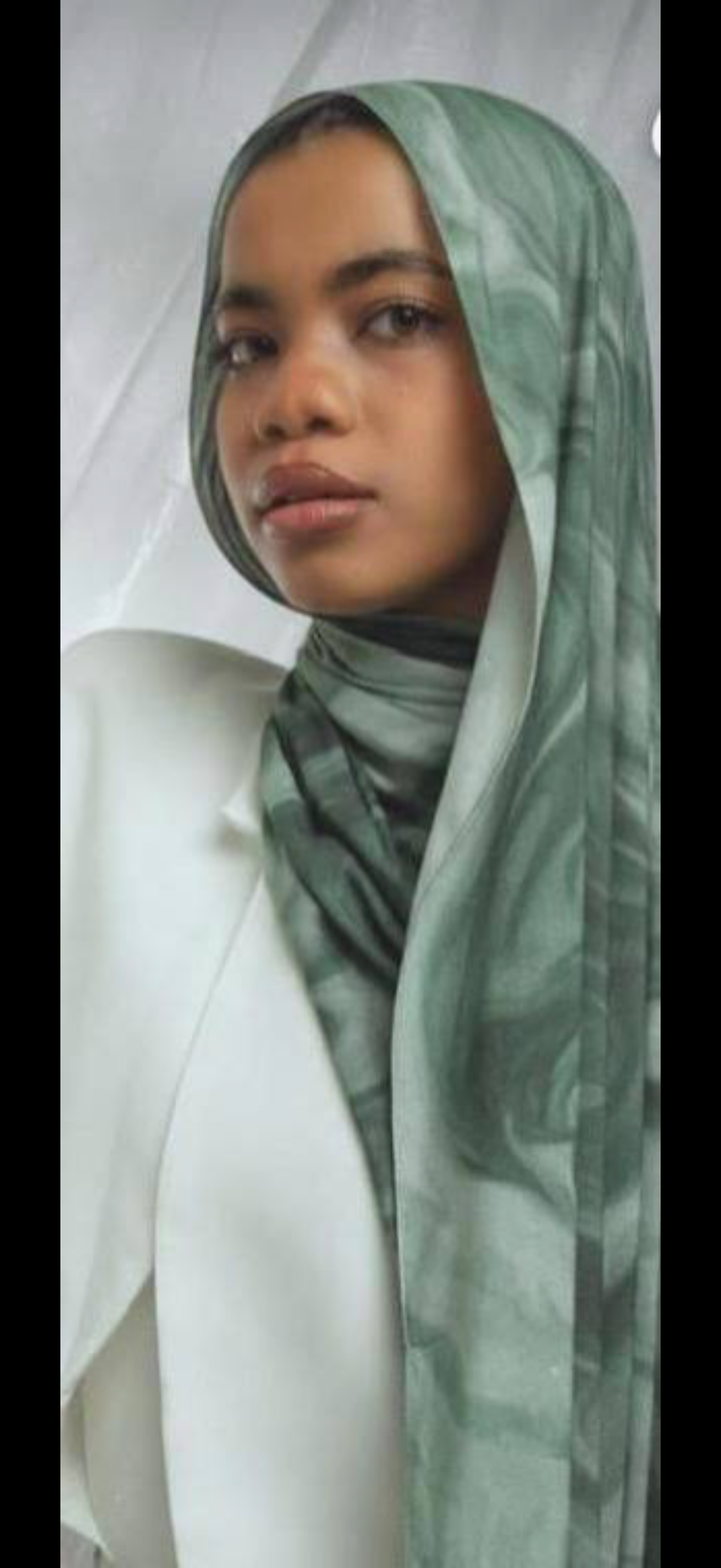 Model hijab