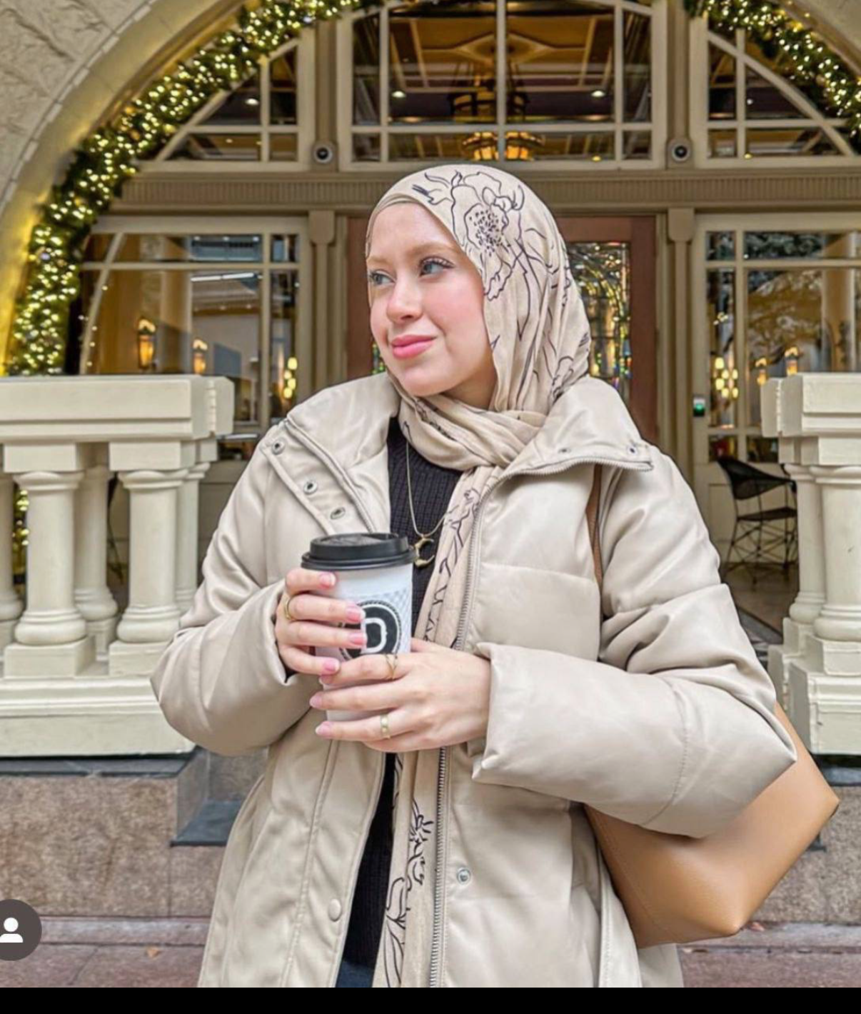 Model hijab